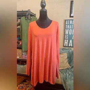 LOGO Layers by Lori Goldstein Tunic 🌻🌻🌻